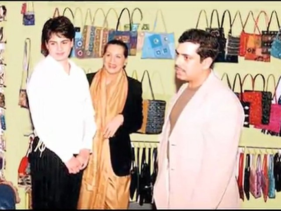 Comedy Show Jay Hind! Soniaji Ki Saadgi video (hilarious)