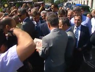 Süleymaniye Camisi'nde tamamlanan restorasyon çalışmaları hakkında yetkililerden bilgi aldı.