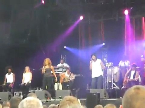 Yannick Noah Hello à Chalons