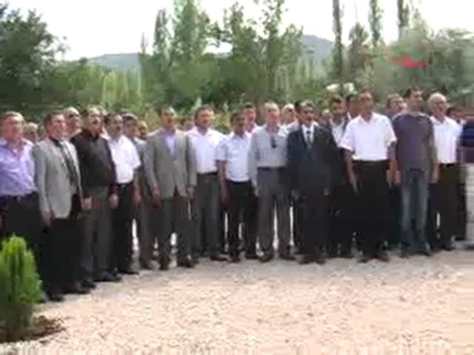 Muammer Demirci Ermenilerce öldürülen askerler için Şehitlik yaptırdı videosu