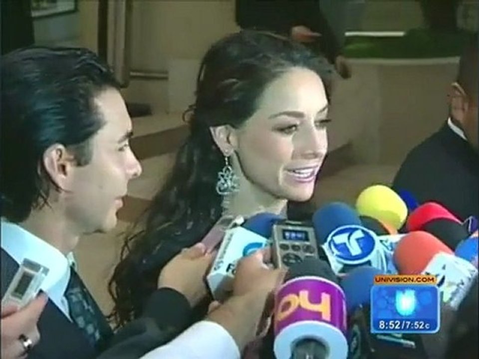 Entrevista de Susana Gonzalez en la boda de Jacky Bracamontes