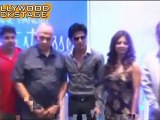 Shahrukh Khan shows his SWEATY armpits