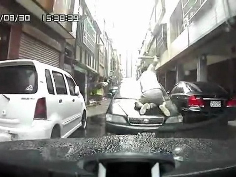 Cserbenhagyót von Verwandten produziert Fail