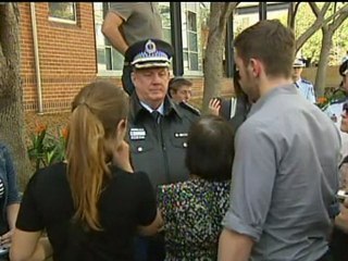 Bomb threat sparks Australian hostage stand-off