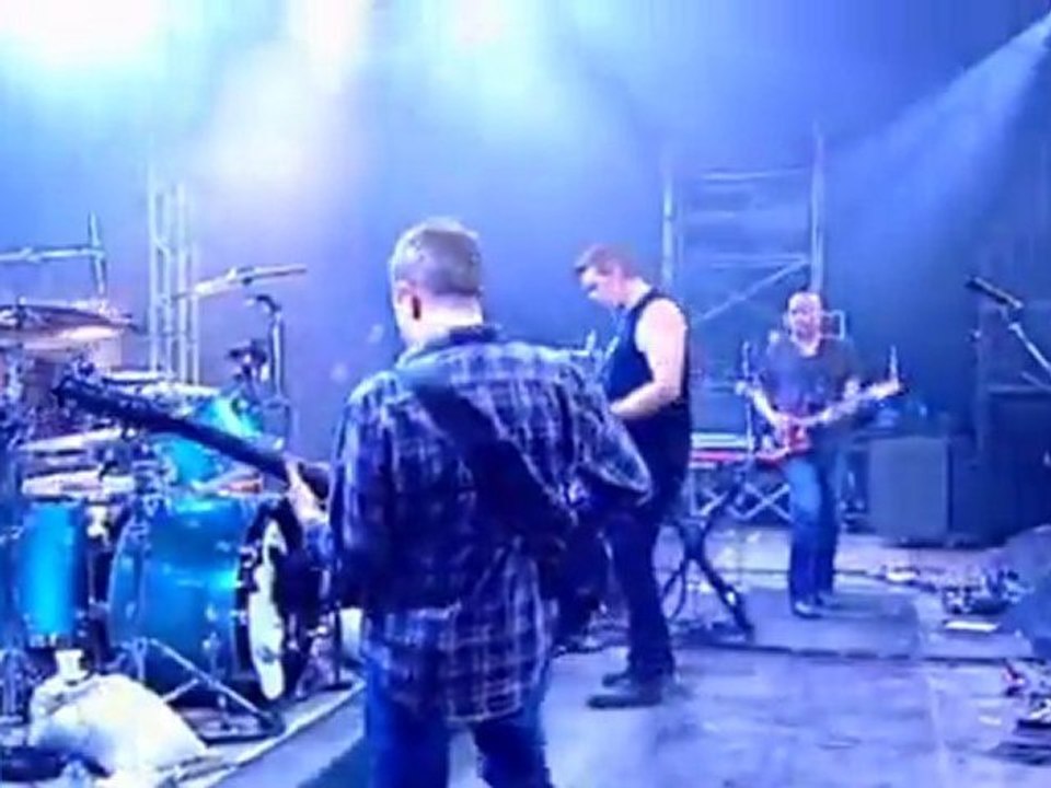 Them crooked vultures live leeds reading festival 2009