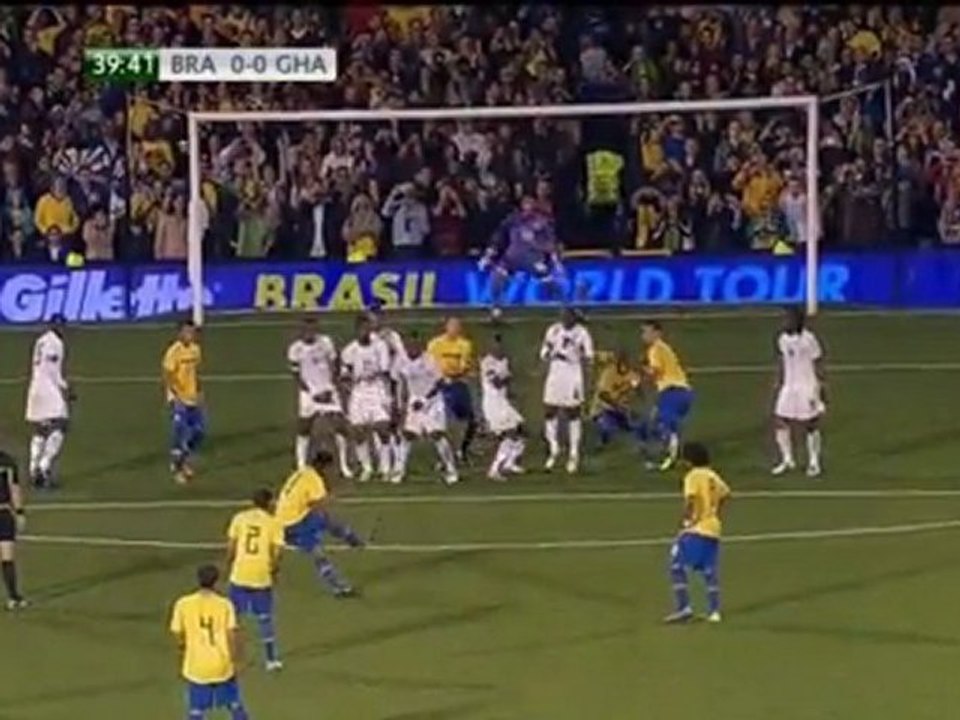 Brasilien besiegt Ghana in Überzahl