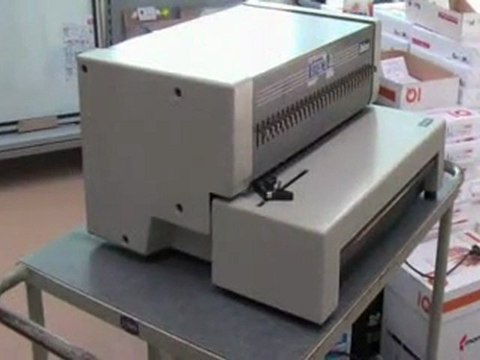 Perforateur EP28 Perforateur électrique à anneaux plastiques