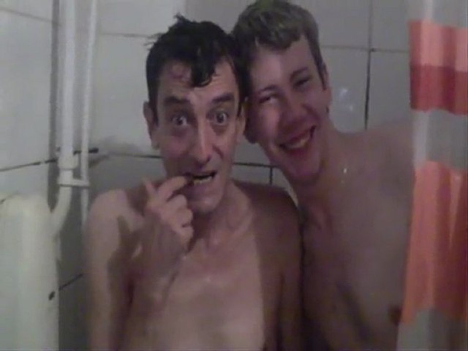 La douche ecossaise ( video et humour gay de christophe Tixier )