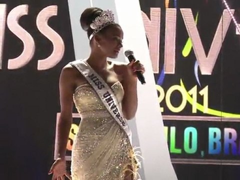 Miss Angola Leila Lopes, 25 ans, sacrée Miss Univers 2011