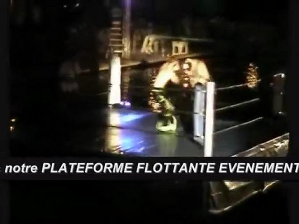 PLATEFORME FLOTTANTE EVENEMENTIEL 1PACT ORGANISATION (www.1pact.org) ANIMATIONS SPECTACULAIRES SUR L'EAU RING FLOTTANT PONTON MODULAIRE SPECTACLE DEMONSTRATION BOXE ARTS MARTIAUX FREE FIGHT