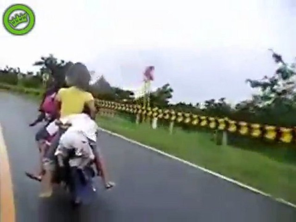 Mit zwei auf dem Motorrad