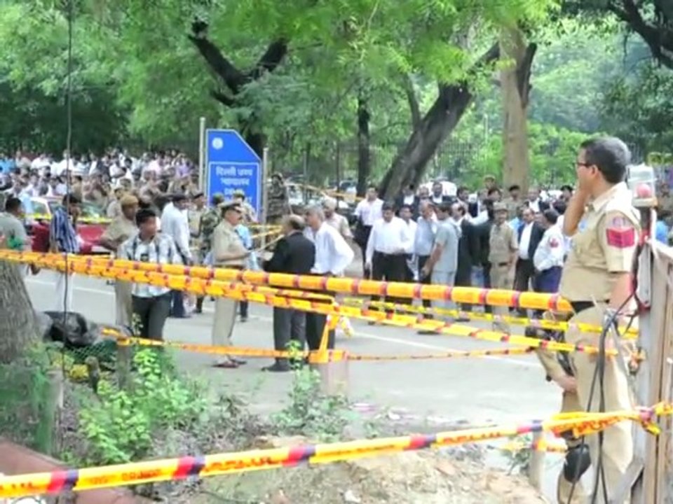 Zehn Tote bei Bombenexplosion vor Gericht in Neu Delhi