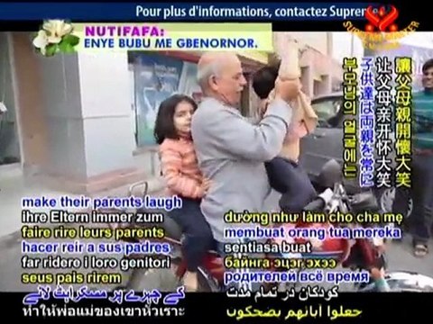 Smiles, Laughs and Embraces: Souvenirs from Pakistan (Urdu)