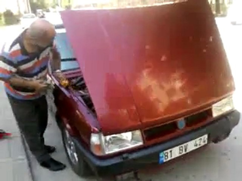 Bakkal Ali Abi Arabasını Temizliyor