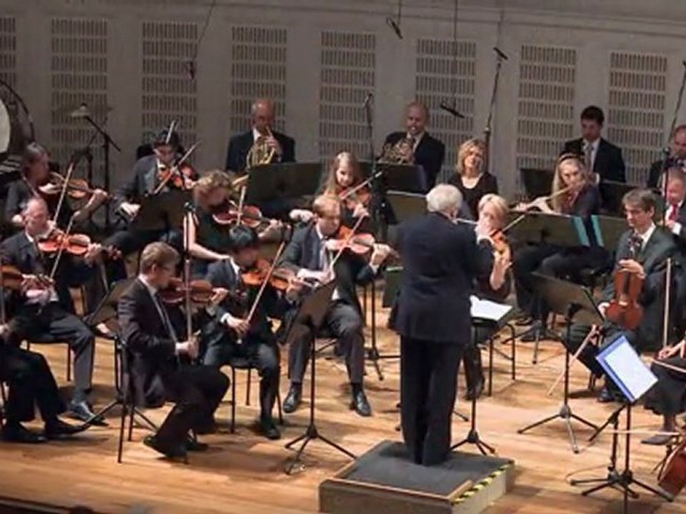 2/4 F. Schubert - Symphonie Nr. 2 Wiener KammerOrchester/P. Entremont