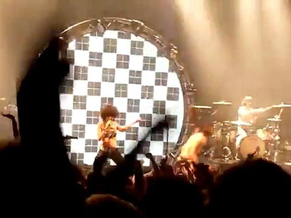 Shaka Ponk Live-La cigale 09.06.2011 - Dot Coma + Te Gusta Me