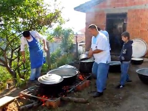 ÇANKIRI/Bayramören-Kavak Köyü Ramazan Bayramı Yemek Hazırlıkları (30.08.2011)