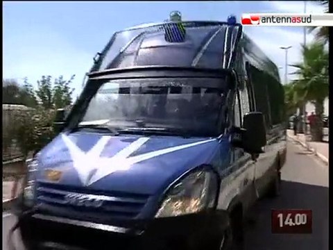 TG 30.07.10 Scontri fra immigrati e Forze dell'Ordine nel Cie di Bari