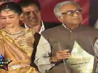 Feeling Magazin Gujrati   Maharashtra Awards Amin Sahani   02