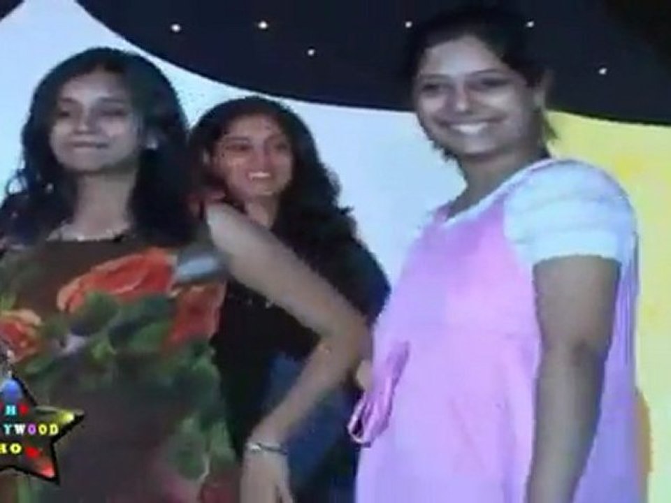 Hot & Sexy Yummy Mummies At Morther & Baby Fash...