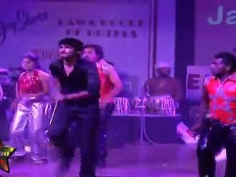 Sushant singh Rajput shakes his legs on famous bollywood songs at EKJUTE-Jashn Ki Raat