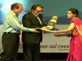Dashing Dharmendra Giving Award To Anthony Gonsalves