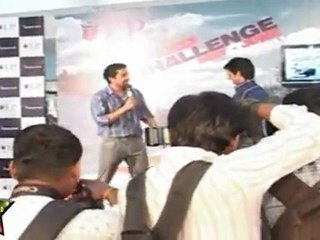 Sharman Joshi Enjoying The Speed Challenge  At Oberoi Mall With Ranvijay