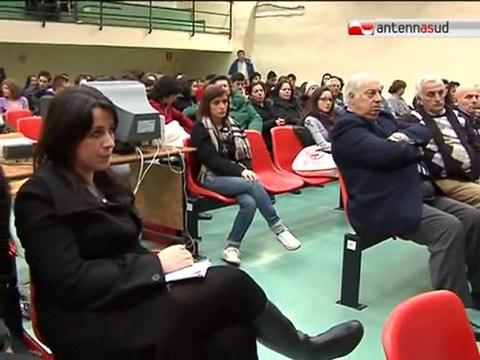 TG 27.01.11 I liceali di Bitetto a lezione di legalità con Laudati