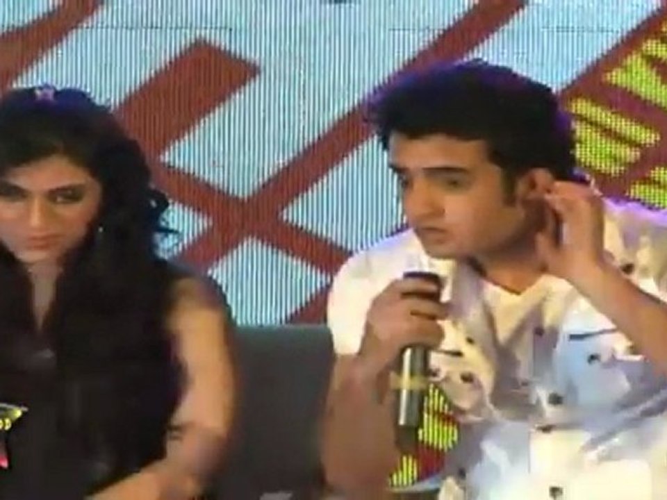 Sharukh Khan In Zestful Mood With Gorgeous Giselle Monteiro