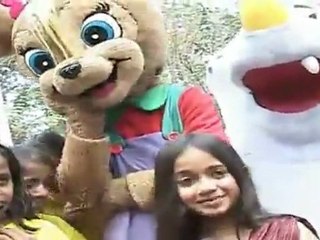 Phulva Poses With Kids Of Nanhi Kali Foundation At Essel World