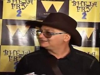Hilarious Vinay Pathak Smartly Avoids Qustion On Baba Ramdev