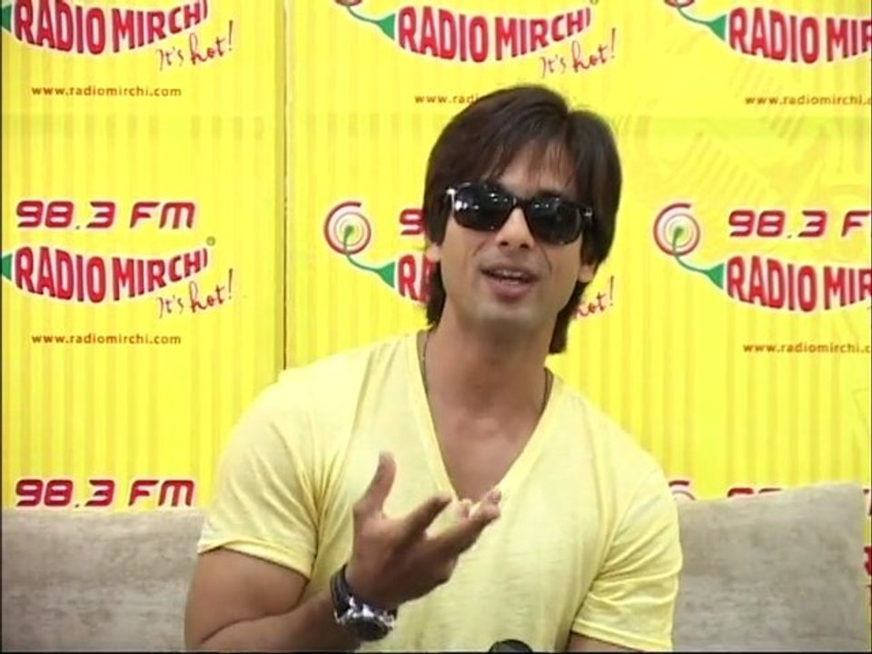 Shahid Kapoor Predicts Weather To Promote Mausam - Latest Bollywood News