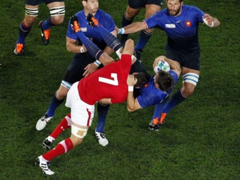 Il touche 1000 paires de seins