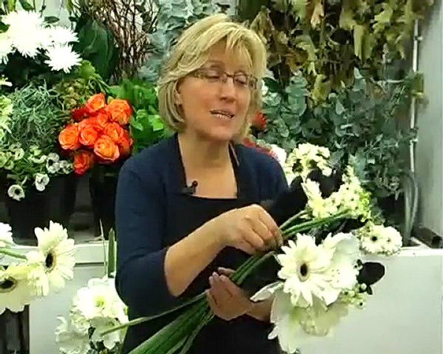 Réalisez un bouquet de fleurs noir blanc avec Aquarelle
