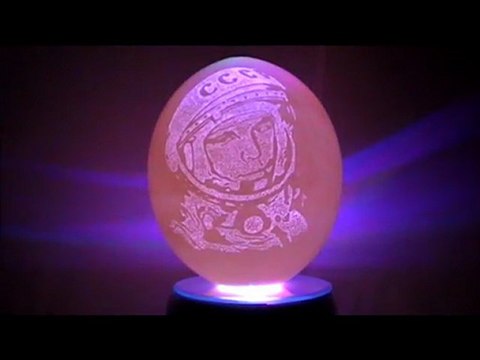 Ночник. Юрий Алексеевич Резьба Страусовое яйцо .