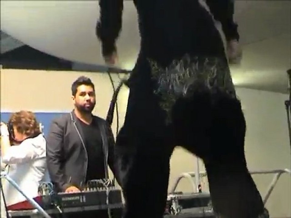 BLUE JAM - Gare à l'Art 2011 - Défilé Vagabombe