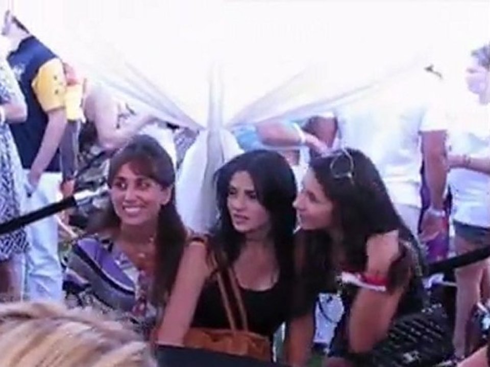 Lindsay Lohan Speaks Out Against Sister's Plastic Surgery Rumors