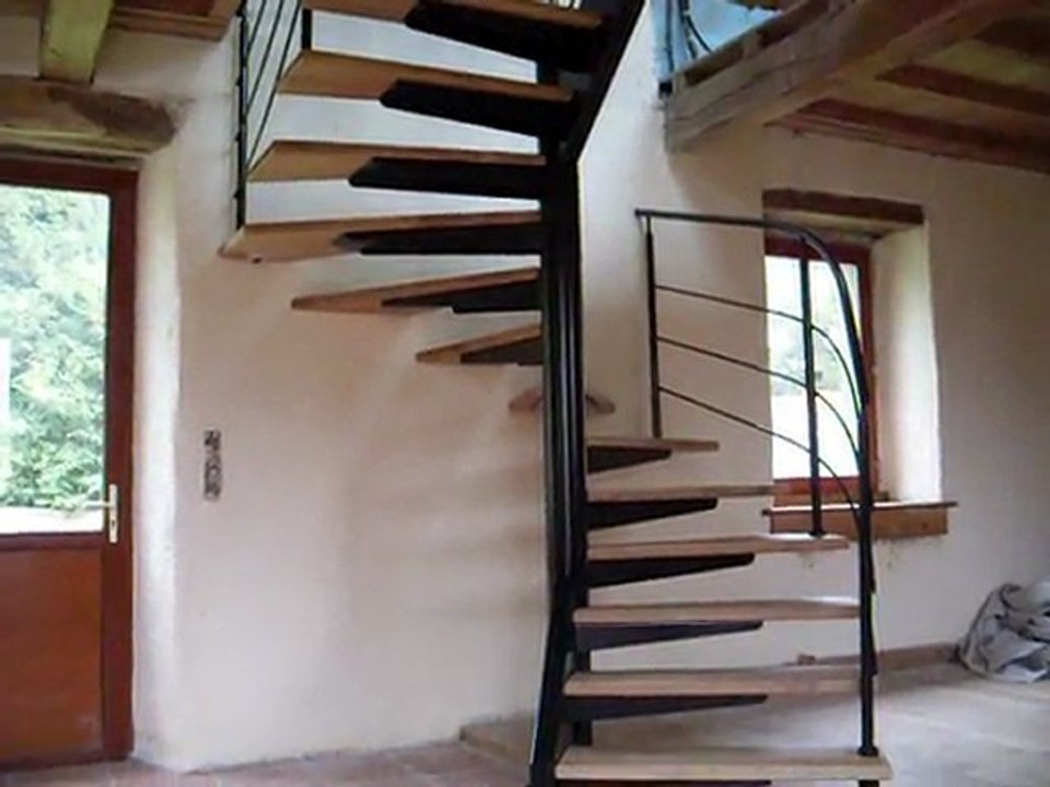 www.ferronnerie-dargoat.com , fabricant d'escalier hélicoïdal 3/4 tournant metal et marches en chène