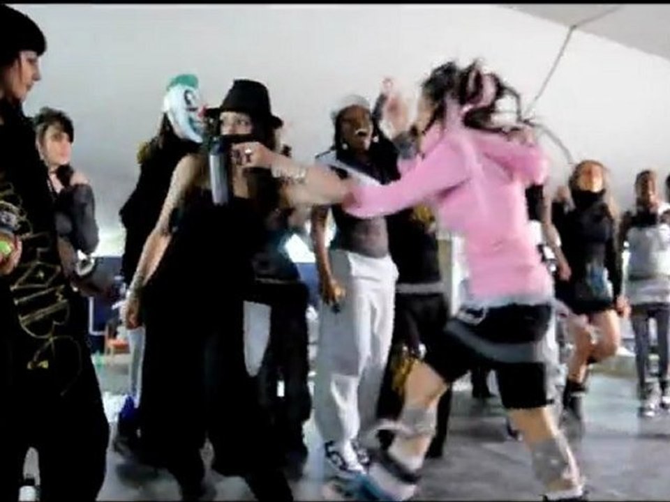 BLUE JAM - Gare à l'Art 2010 - Défilé Vagabombe