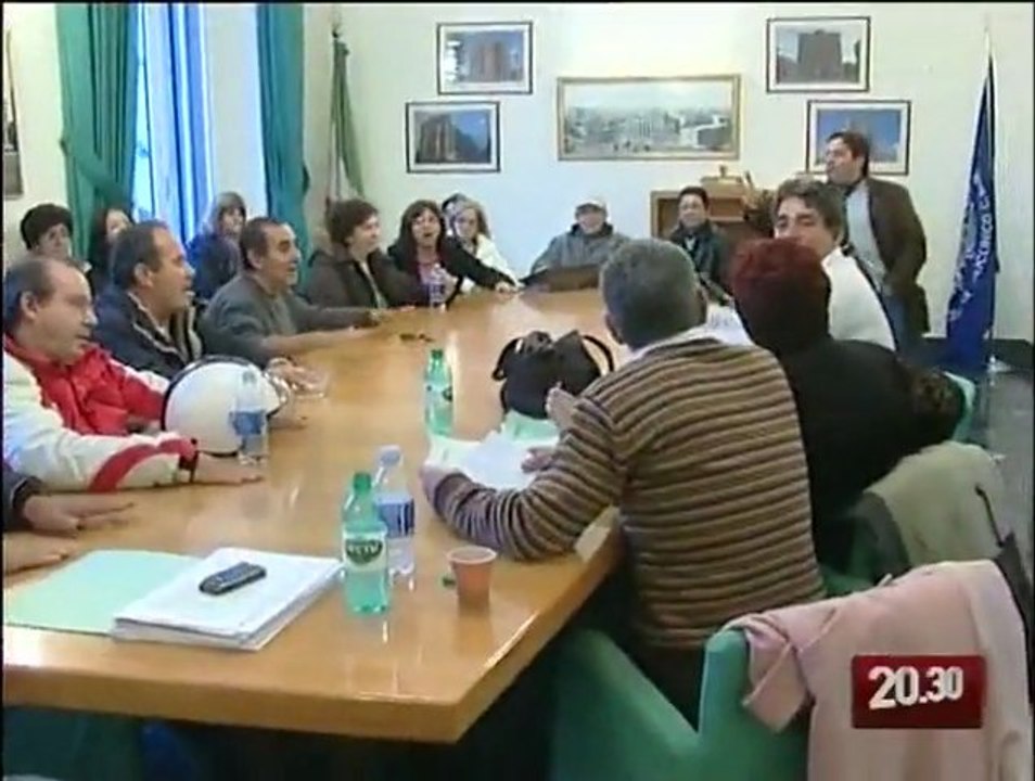 TG 30.11.09 Global Service, i lavoratori occupano la direzione del Policlinico