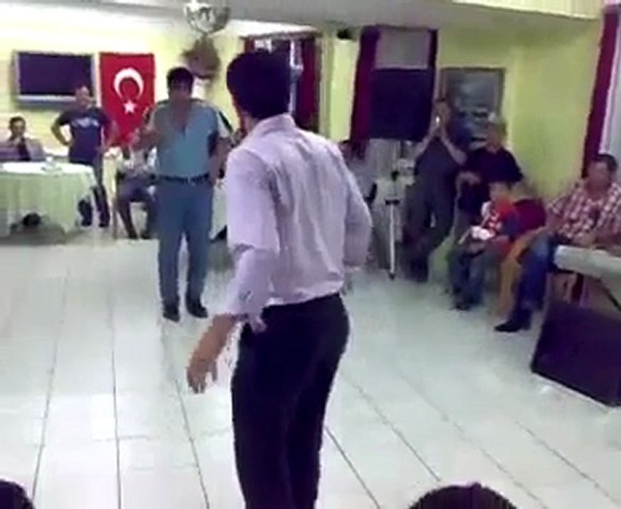 Pembe Gömlekliye Dikkat :))