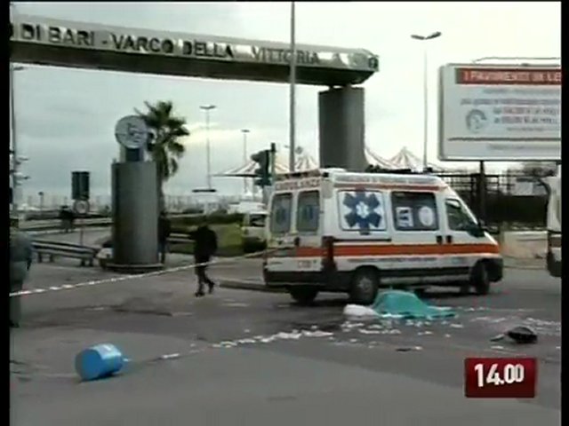 Video TG 19.12.09 Bari, incidente tra un tir ed un motorino: muore un 20enne