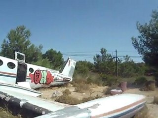 TERK EDİLMİŞ BİR UÇAK