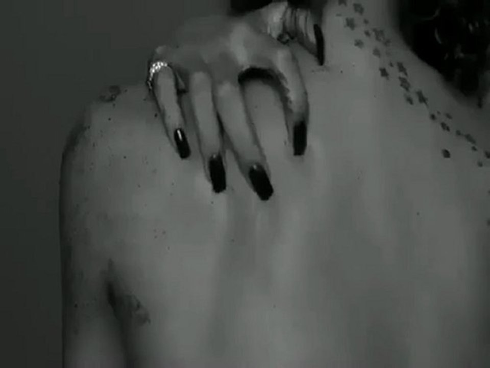 El desnudo total de Rihanna