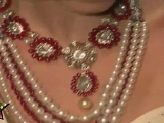 Hot Babe Netra Raghuraman Shows Her Sexy Booty Through White Saree