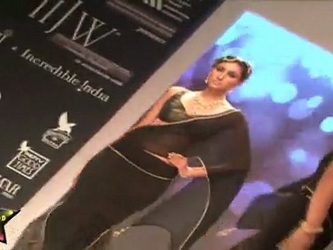 Hot Bomb Models Show Their Sexy Waist,Bosoms & Sexy Legs At IIJW 2011