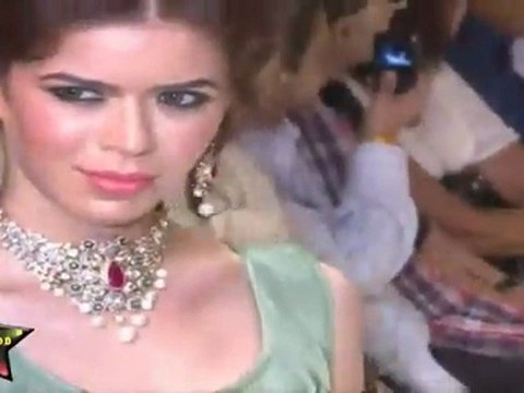 Hot & Sxy Babes Shows Their Assets At IIJW 2011