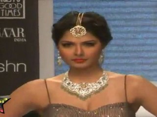 Hot babe Shows Her Sexy Skin At IIJW 2011