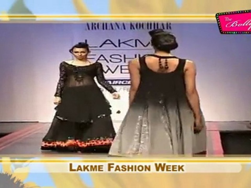 Very Seductive Babes Ayesha Takia & Celina Jaitley At Lakme Fashion Week
