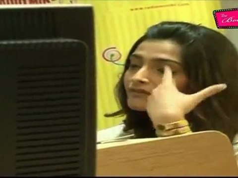 Very Hot Sonam Kapoor Promotes Mausam At Radio Mirchi